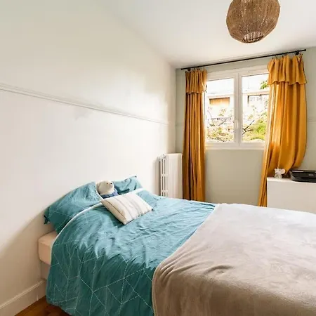 Cosy Colombes Apartment *