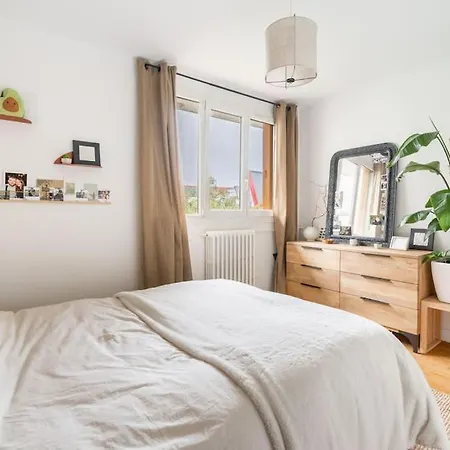 Cosy Colombes Apartment